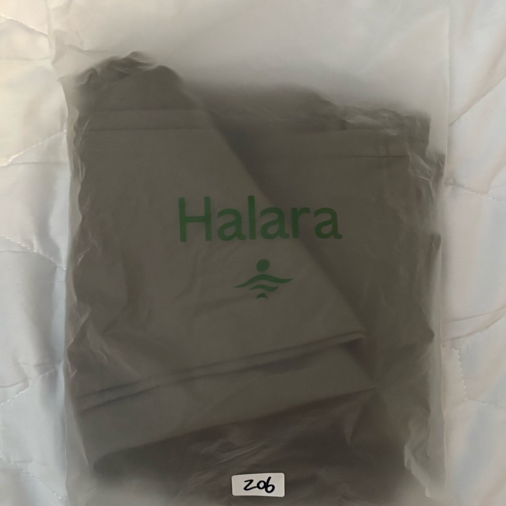 HALARA- Flex Sculptknit Mid Rise Pocket Ankle Length Tapered Pants- Medium Reg - Picture 8 of 9